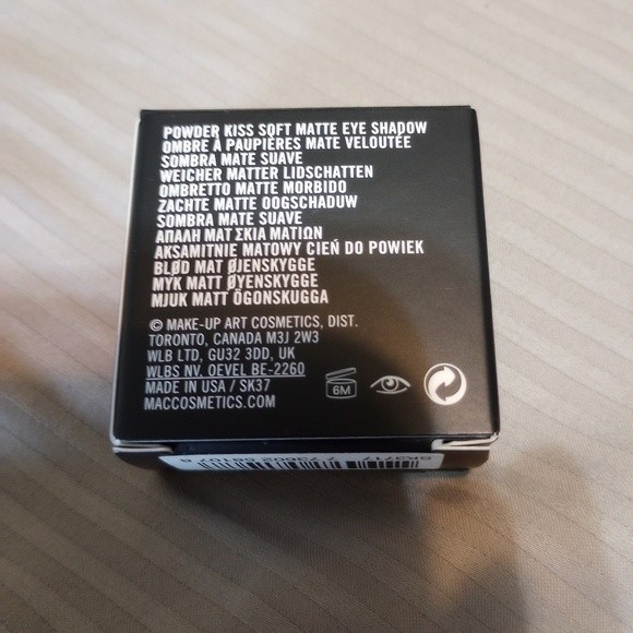 NIB Mac Powder Kiss Eyeshadow Werk, Werk, Werk - Picture 6 of 6